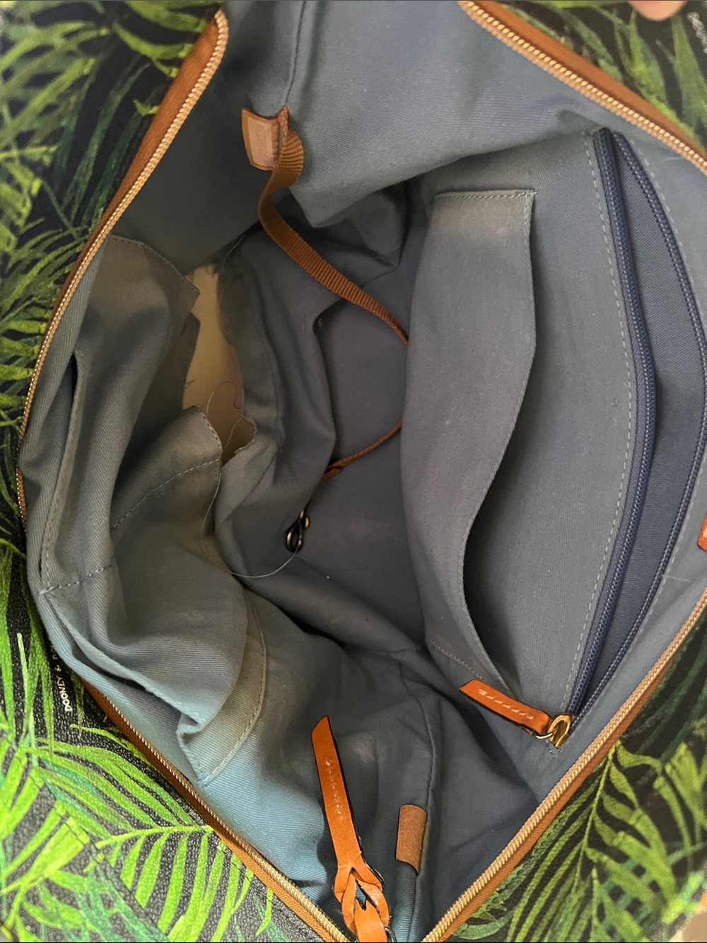 Dooney & Bourke Green Palm-Print Tote with Brown Trim and Matching Wristlet - Picture 4 of 5